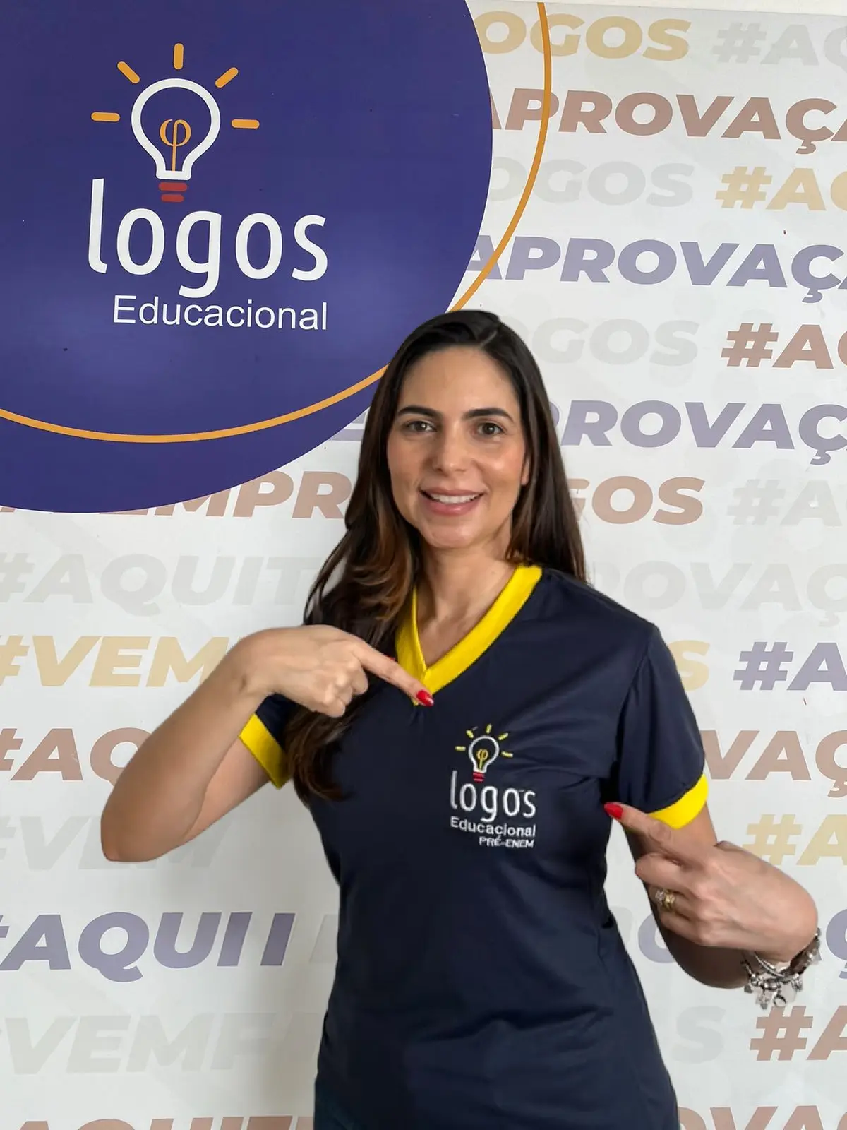 Tatiana, professor(a) de Química no Logos Educacional